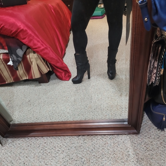 booties - Picture 2 of 10